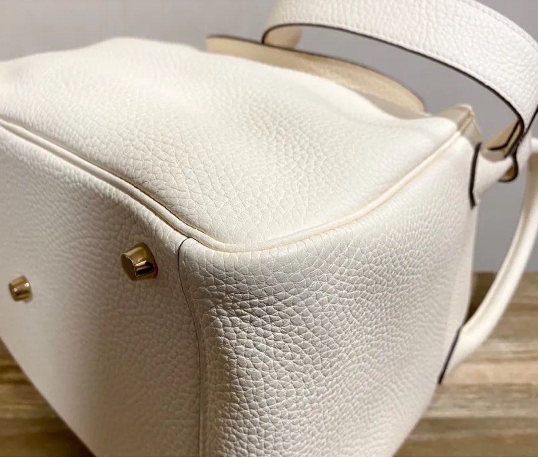 Hermes Lindy 30 Nata GHW (Category: Luxury Bags & Wallets) located in Quezon City. Submitted by __12345 (Listing ID 1347152675, Image 3). Description: Good deal! 🤍 - Preorder (2 weeks eta) - 9.5/10 very good condition - Stamp B - Includes dustbag, box, receipt - Entrupy available upon request - Available for meet ups/delivery - Detailed photos available upon request - Guaranteed authentic or money back! Open to sourcing requests! Send us a messa