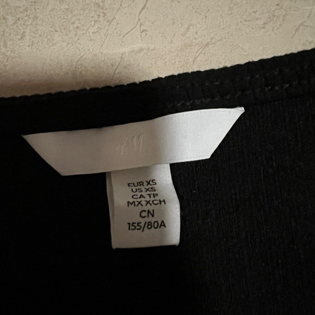 H&M Bodysuit (Category: Others Tops) located in Valenzuela. Submitted by hachu99 (Listing ID 1347228496, Image 3). Description: H&M Bodysuit - Used once only - In great condition - No flaws.