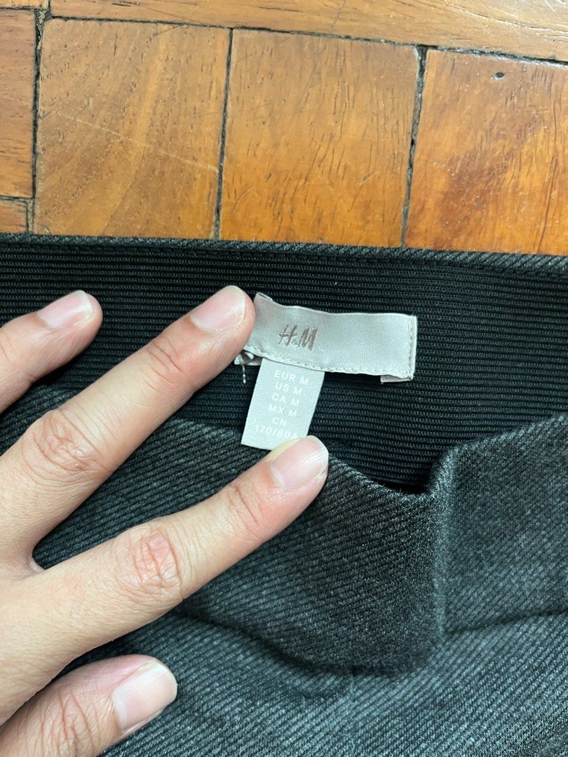 H&M Garterized Office Pants (Category: Other Bottoms) located in Makati City. Submitted by bgc27 (Listing ID 1347107108, Image 1). Description: In great condition. Garterized / stretchy material. .