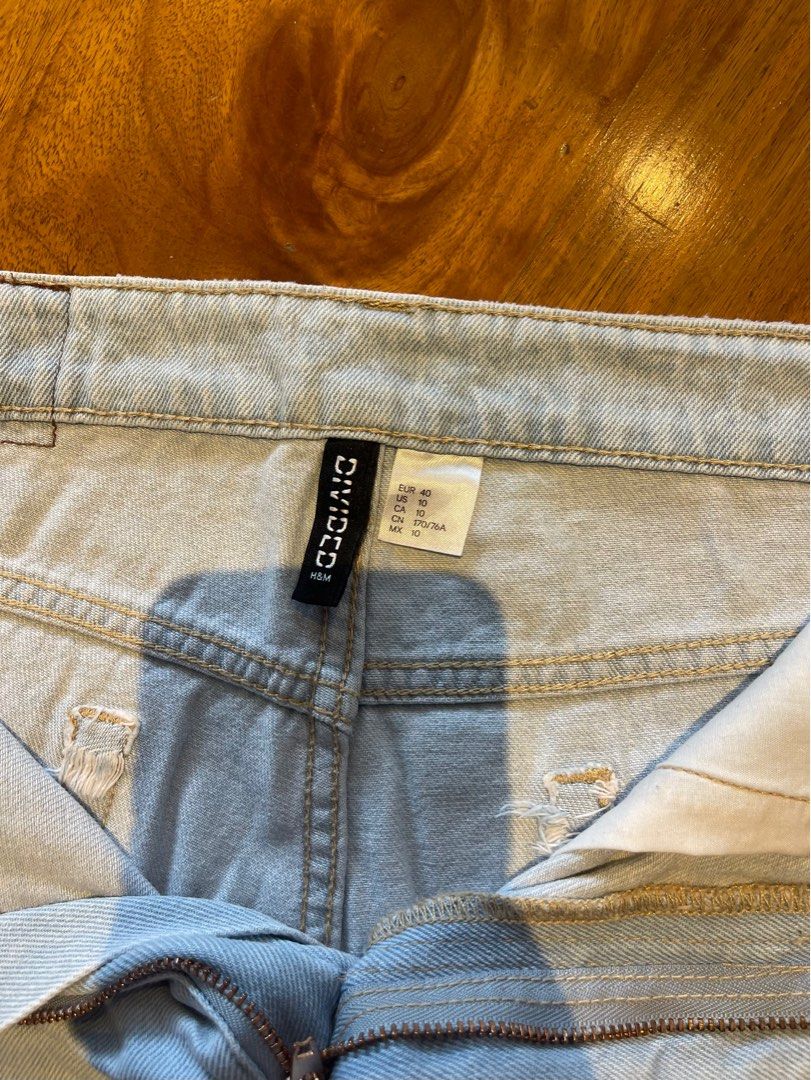 H&M Lightwashed Denim Shorts Size US 10 (Category: Shorts) located in Quezon City. Submitted by _byktin (Listing ID 1347138522, Image 3). Description: H&M Lightwashed Denim Shorts Used twice Frilled hem details at the bottom of the shorts Size US 10 EUR 40 .