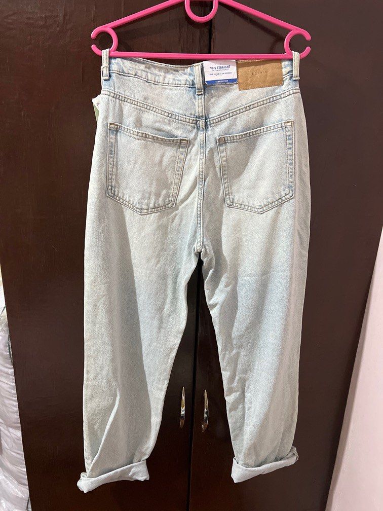 H&M ultra high waist pants (Category: Jeans) located in Taguig. Submitted by scientist.closet (Listing ID 1347210277, Image 3). Description: Never used with tag. See the photo for the size.