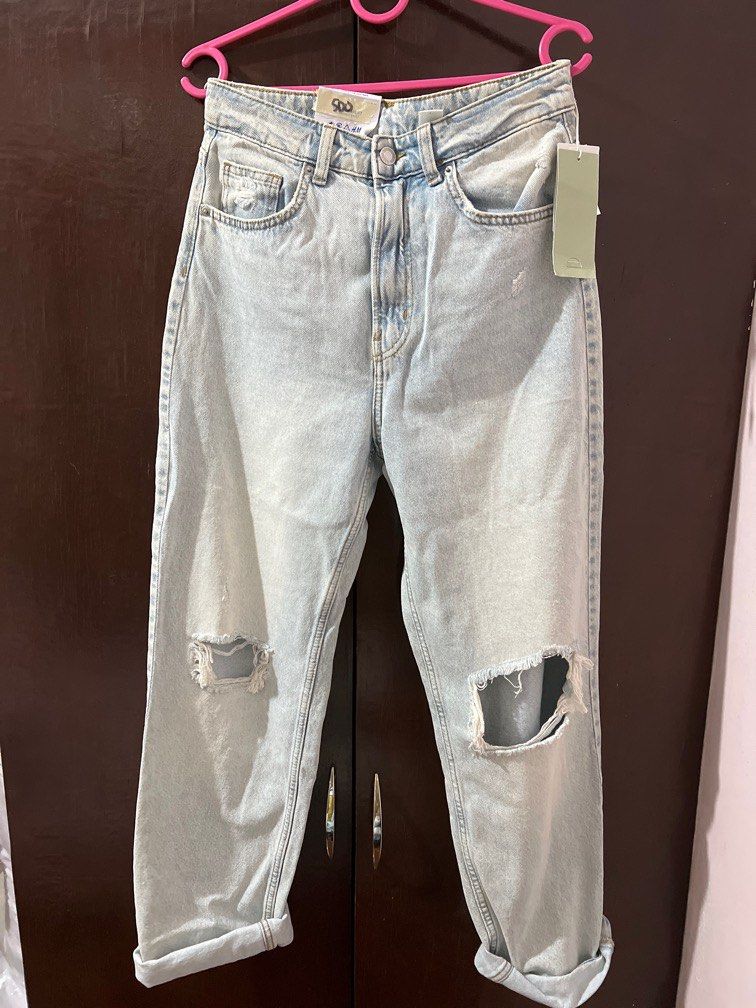 H&M ultra high waist pants (Category: Jeans) located in Taguig. Submitted by scientist.closet (Listing ID 1347210277, Image 1). Description: Never used with tag. See the photo for the size.