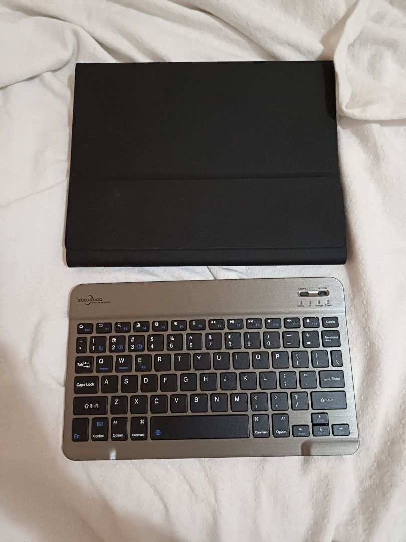 iPad 10th gen case (Category: Cases & Sleeves) located in Imus. Submitted by izzy_homebody (Listing ID 1347212974, Image 1). Description: READ!!! *keyboard (SOLD) *black ipad 10th gen case *never used RFS: bought a different ipad instead.