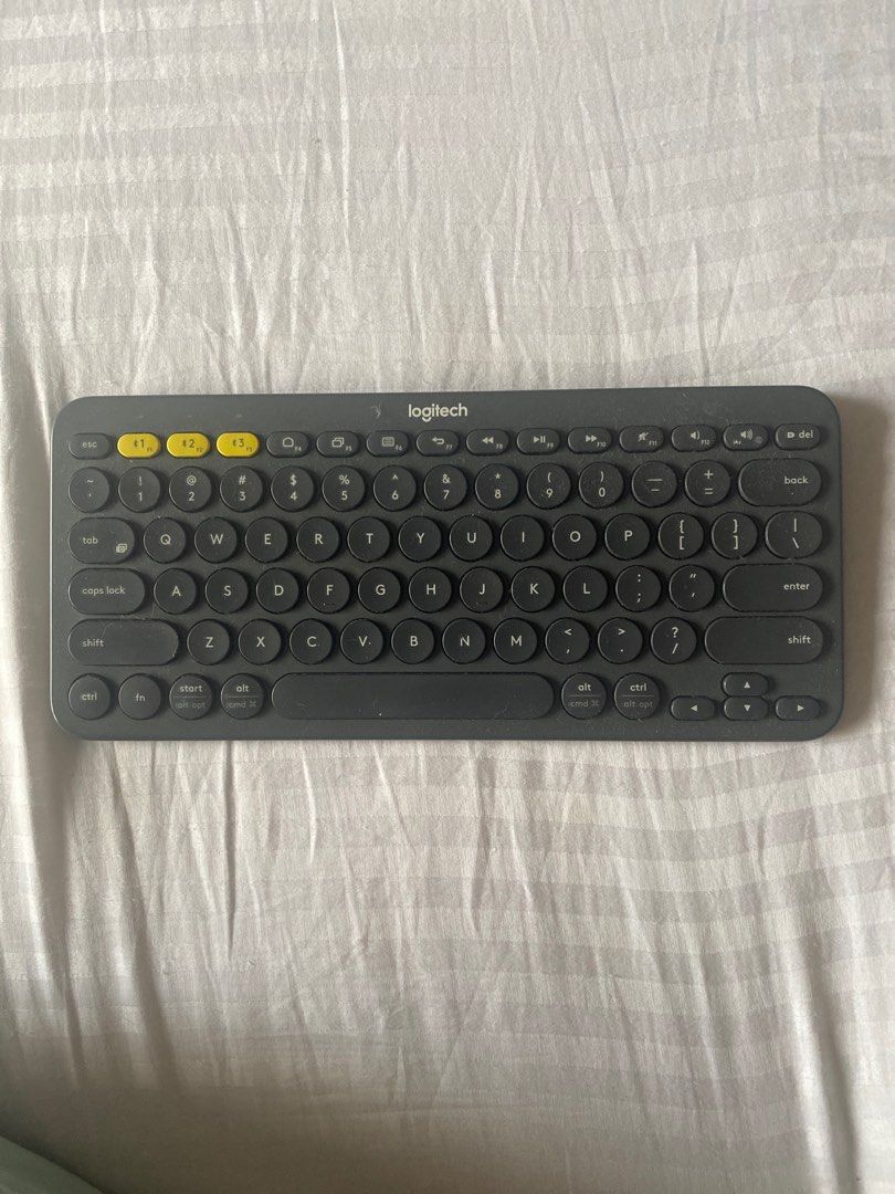 Ipad Air 64GB No Issues + Logi Tech Keyboard (Category: iPad) located in Paranaque City. Submitted by E8231 (Listing ID 1347085843, Image 3). Description: With Box Free Logitech KeyBoard No Issues Free Shipping Via Lalamove (within Paranaque or Mandaluyong) .
