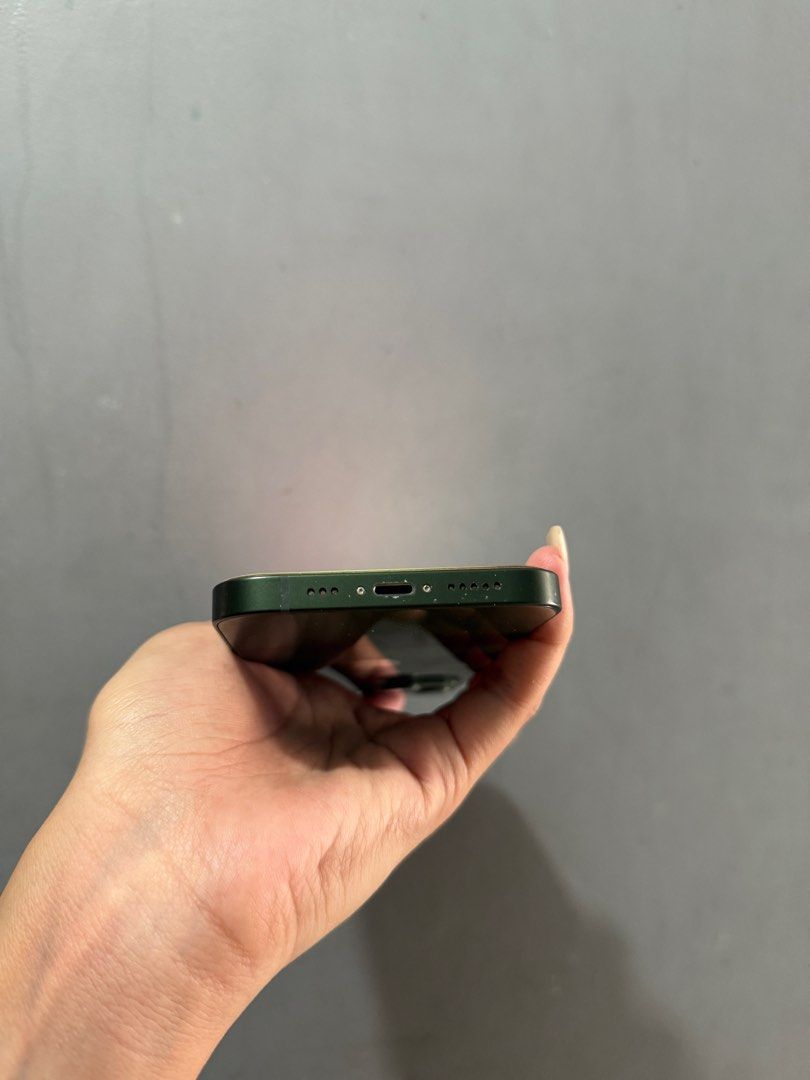 Iphone 13 128GB (Category: iPhone 13 Series) located in Makati City. Submitted by aleeli (Listing ID 1347103711, Image 3). Description: FS IPhone 13 Rfs: Upgrading phone Bought this at PowerMac Never opened/repair All working. True tone Unli reset Factory Unlock.