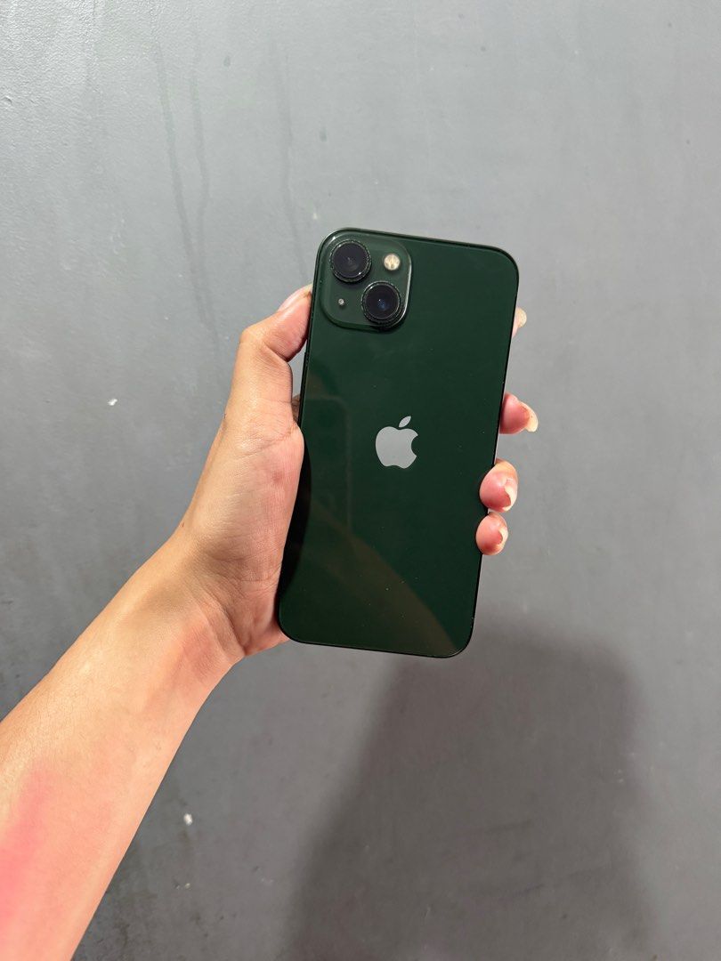 Iphone 13 128GB (Category: iPhone 13 Series) located in Makati City. Submitted by aleeli (Listing ID 1347103711, Image 2). Description: FS IPhone 13 Rfs: Upgrading phone Bought this at PowerMac Never opened/repair All working. True tone Unli reset Factory Unlock.