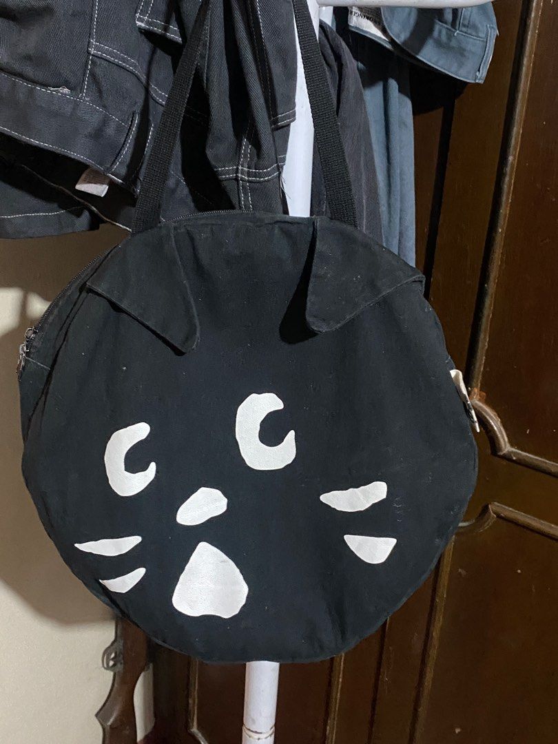 ISSEY MIYAKE X NE NET SHOULDER BAG (Category: Shoulder Bags) located in Manila. Submitted by adamson17 (Listing ID 1347086465, Image 2). Description: needs wash Color rate 9/10 dm for more info.