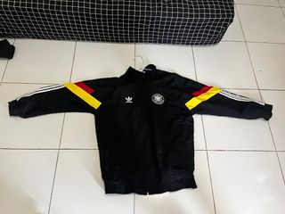 (Kategori: ) berada di . Dikirim oleh opickkenk (ID iklan 1347148699, Gambar 1). Deskripsi: .
