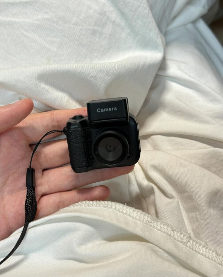 japan mini digital camera (Category: Cameras) located in Quezon City. Submitted by japanandsingaporeluxepreloved (Listing ID 1347087864, Image 2). Description: sd card available-200.