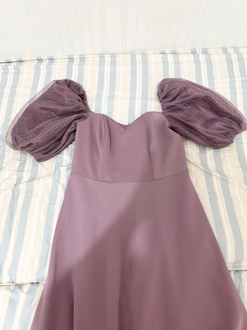 Karimadon Gown (Category: Evening dresses & gowns) located in Imus. Submitted by mlsuarez (Listing ID 1347205397, Image 2). Description: Size: Large Height: 5'2" Used once. Bought at 5,500 Loc: Imus Lalamove ready.
