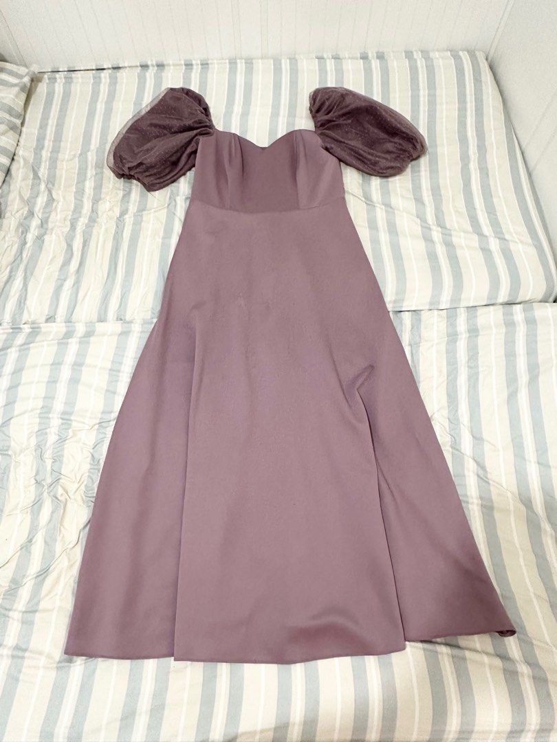 Karimadon Gown (Category: Evening dresses & gowns) located in Imus. Submitted by mlsuarez (Listing ID 1347205397, Image 1). Description: Size: Large Height: 5'2" Used once. Bought at 5,500 Loc: Imus Lalamove ready.