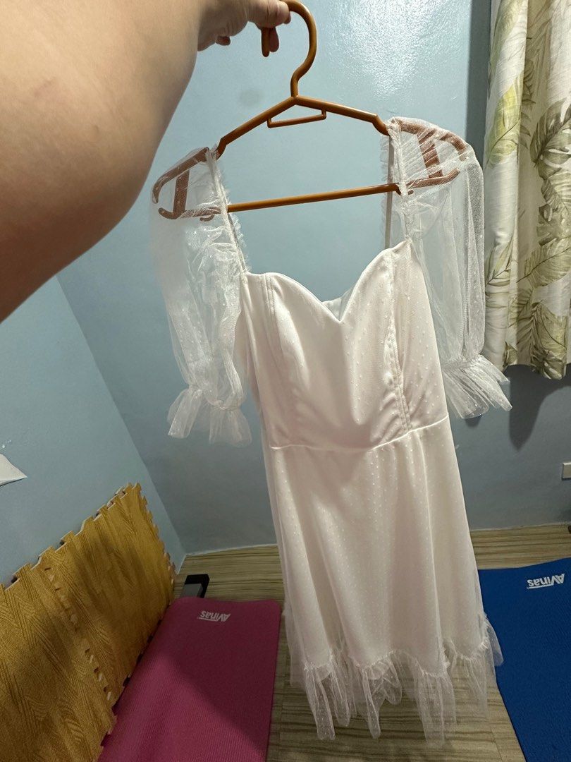 Karimadon White Dress (Category: Evening dresses & gowns) located in Imus. Submitted by mlsuarez (Listing ID 1347208309, Image 3). Description: Used once. Size: Large Loc: Imus Lalamove ready.