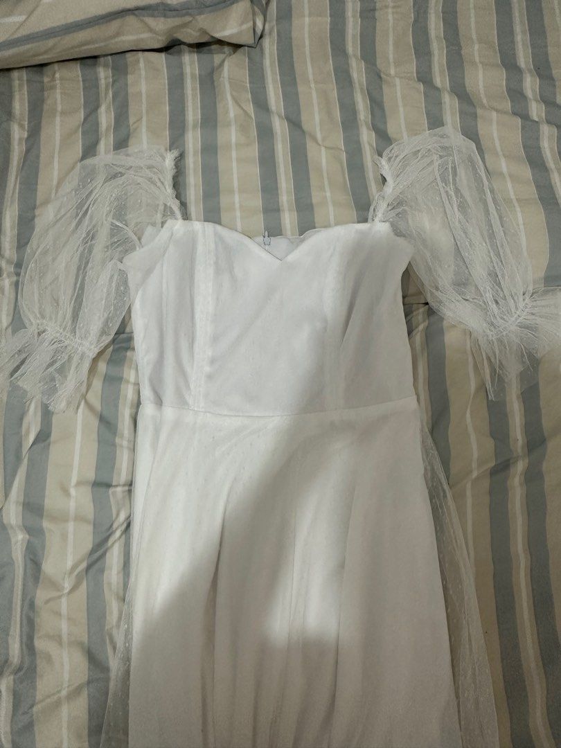 Karimadon White Dress (Category: Evening dresses & gowns) located in Imus. Submitted by mlsuarez (Listing ID 1347208309, Image 2). Description: Used once. Size: Large Loc: Imus Lalamove ready.