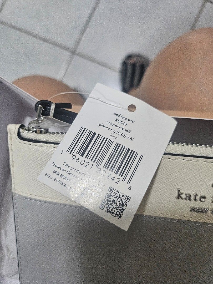 Kate Spade Wristlet (Category: Luxury Bags & Wallets) located in Manila. Submitted by laineeo (Listing ID 1347276415, Image 2). Description: Brand new with tag Bought from 🇨🇦.
