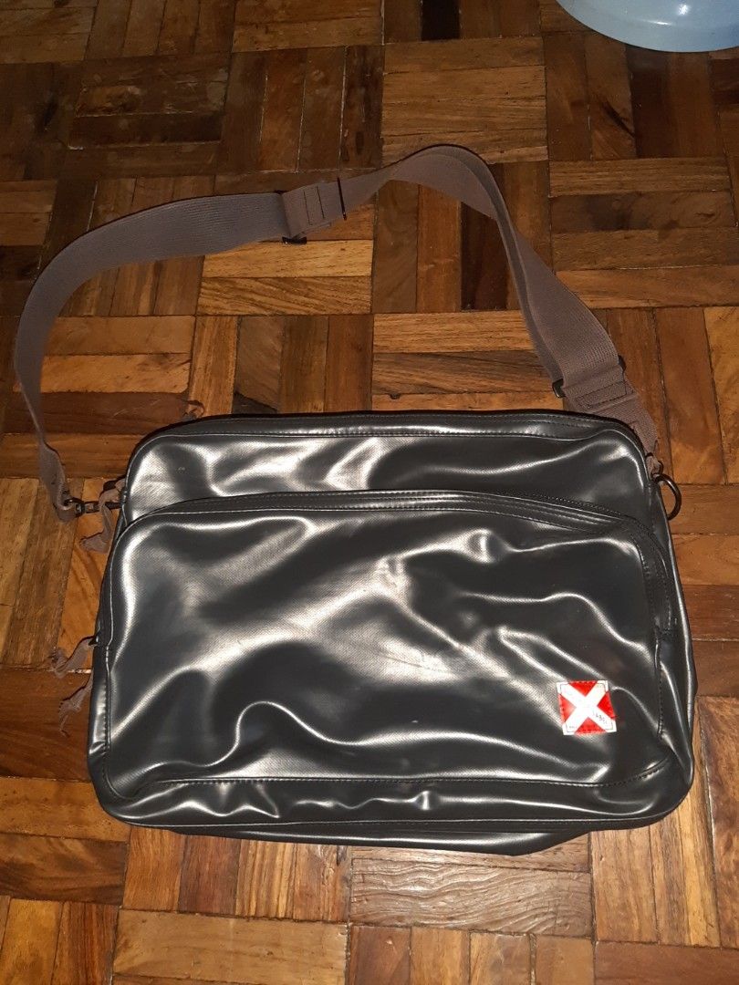 Luggage Label - Made in Japan (Category: Luxury Bags & Wallets) located in Davao. Submitted by wonderwallnnipz_91 (Listing ID 1347246477, Image 3). Description: LUGGAGE LABEL/LINER Shoulder Bag Made in Japan Good Condition Unisex size 14.5inch w x 10.5inch h (expandable) 4 zipper" The 3rd zipper use for sling, if gusto mo ilipat ang sling sa center. P3800 plus SF Location: Davao City Contact no. 09312178260.