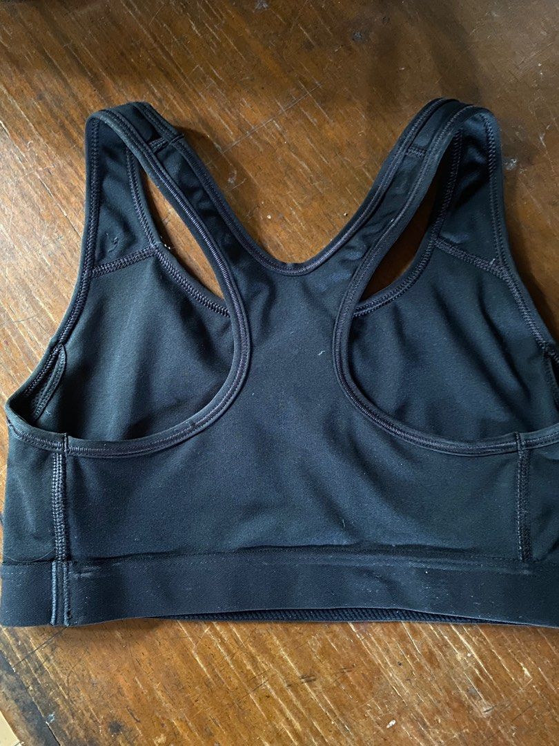 Nike Black Sportsbra (Category: Activewear) located in San Pedro. Submitted by everything-vintage (Listing ID 1347097668, Image 2). Description: Used once or twice! Authentic, no flaws Retails 2k in malls.