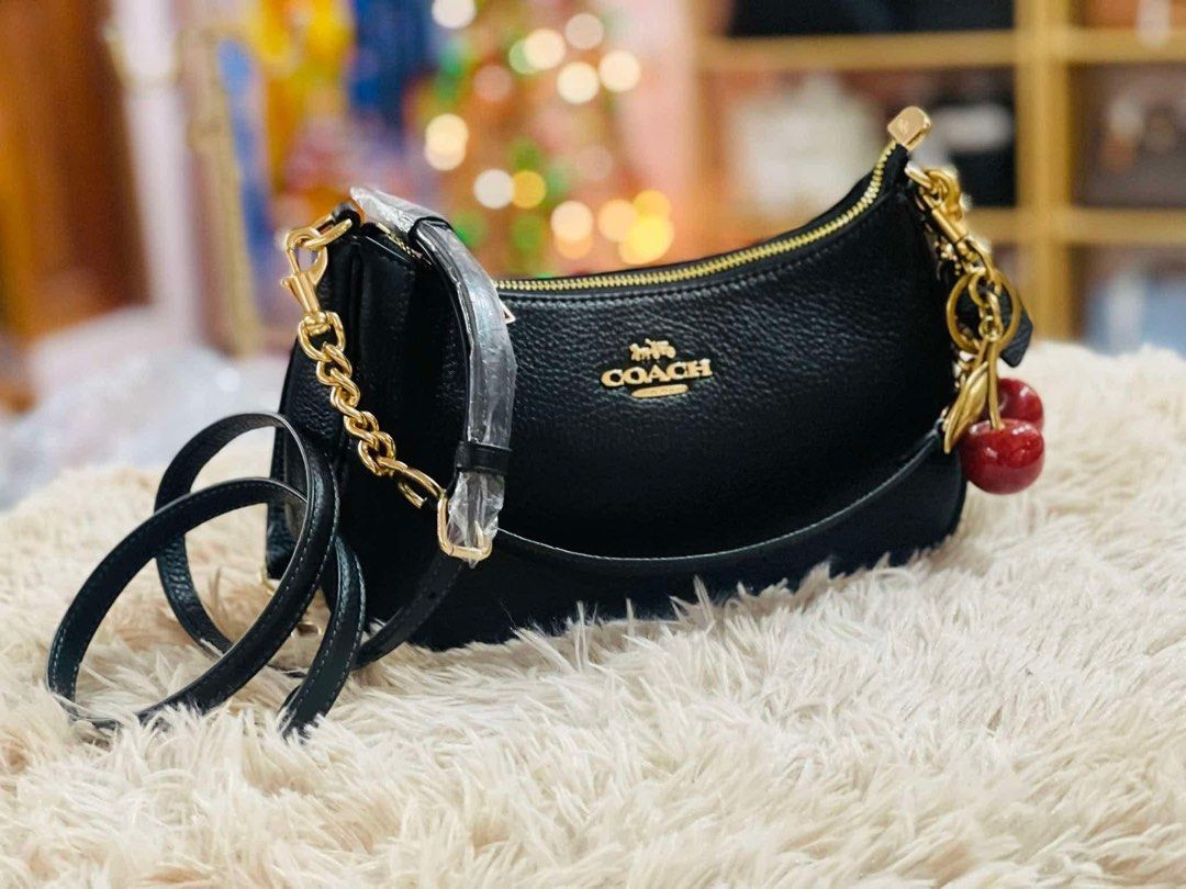 💯ORIGINAL COACH TERI CROSSBODY BLACK (Category: Luxury Bags & Wallets) located in Quezon City. Submitted by ashongsstore (Listing ID 1347188262, Image 1). Description: Sale Charm not included.