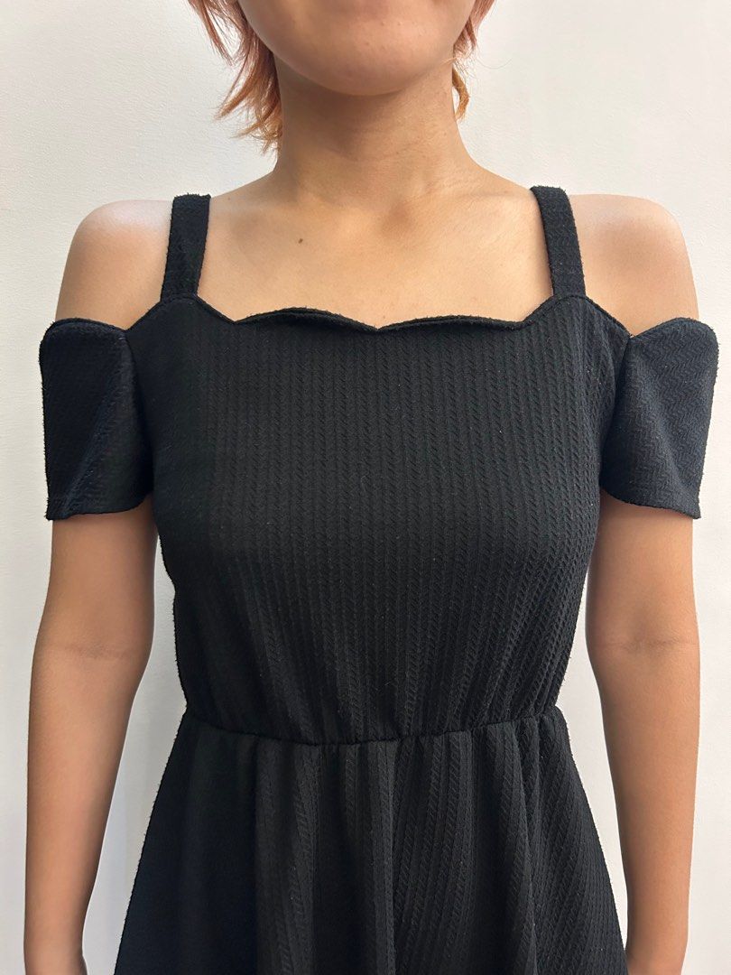Preloved little black dress (Category: Dresses) located in Manila. Submitted by celinalapitan (Listing ID 1347081401, Image 2). Description: Preloved little black dress Material: Knit fabric with mix polyester and cotton Color: Black Free size (best fits small to medium) Bought from Divi ₱800 prepandemic.