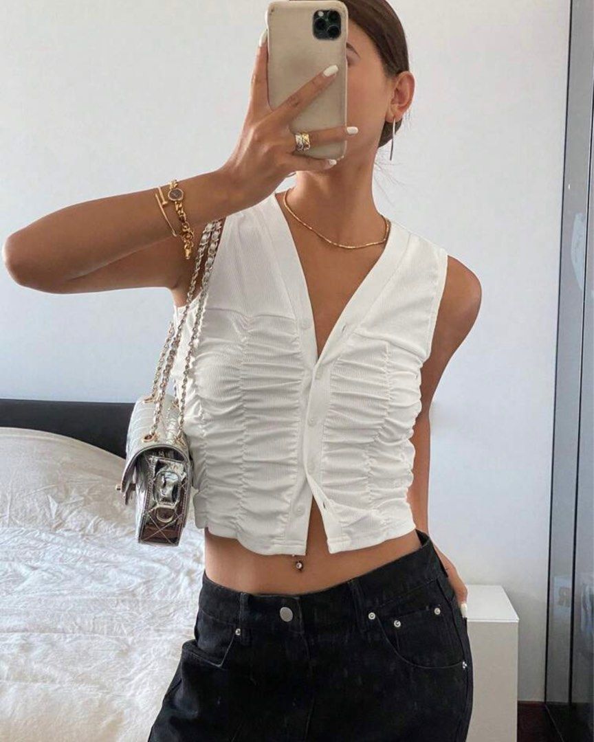 Ruched V-Neck (Category: Sleeveless) located in Manila. Submitted by decluttrix (Listing ID 1347100221, Image 2). Description: washed only!! still nego dm me 😮‍💨 XL on tag but best fits Large! im decluttering pls get this na tags: zara, h&m, bershka, f21, m&s, stradivarius, cotton on .