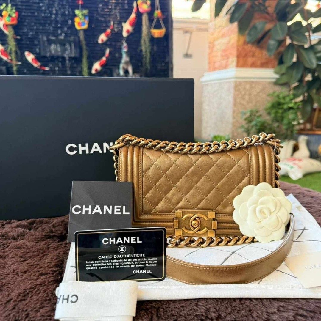Small leboy (Category: Luxury Bags & Wallets) located in Butuan. Submitted by jen_pre (Listing ID 1347130455, Image 1). Description: Boy 8 Lambskin GHW ♣️9.3/10 ♣️full box card (16).