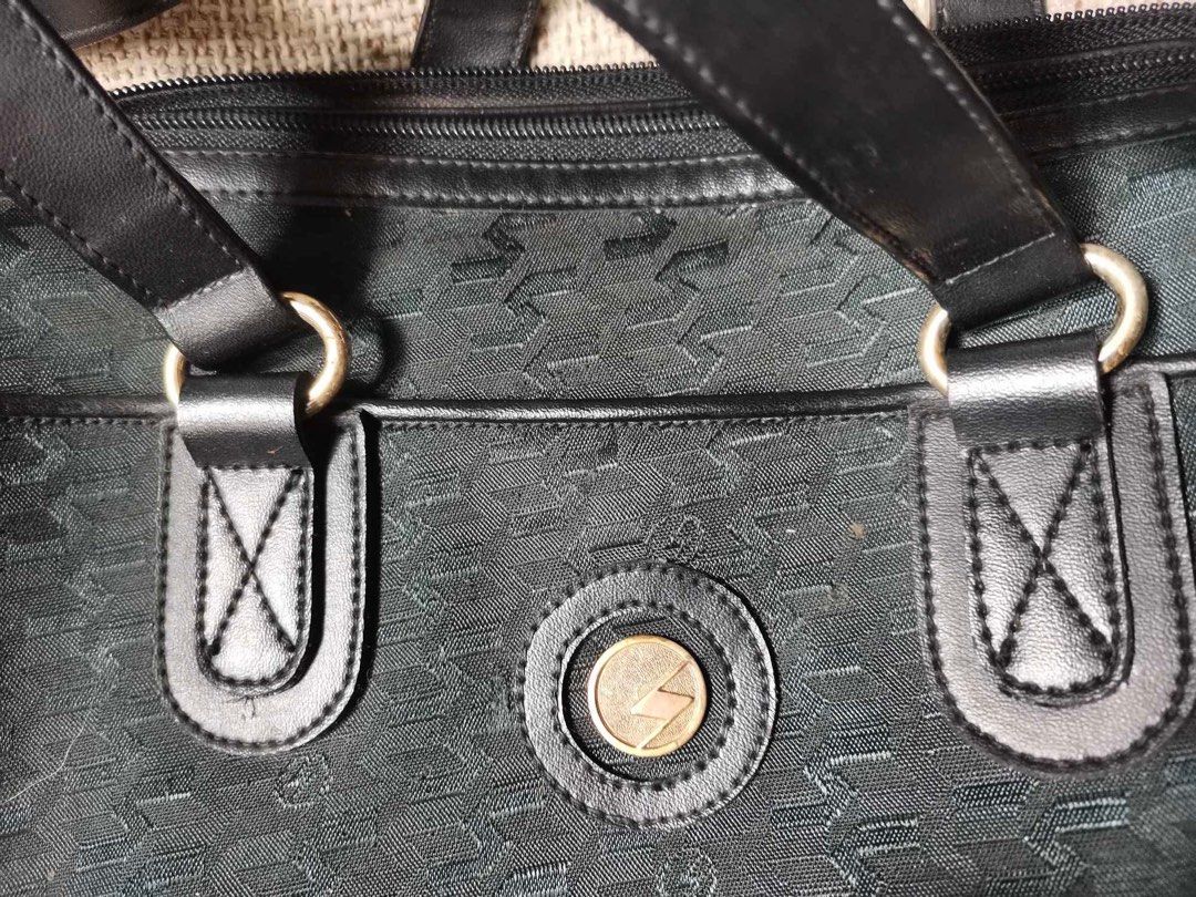 Sylvia Santos Shoulder Bag (Category: Shoulder Bags) located in Manila. Submitted by carou35896 (Listing ID 1347103178, Image 2). Description: .