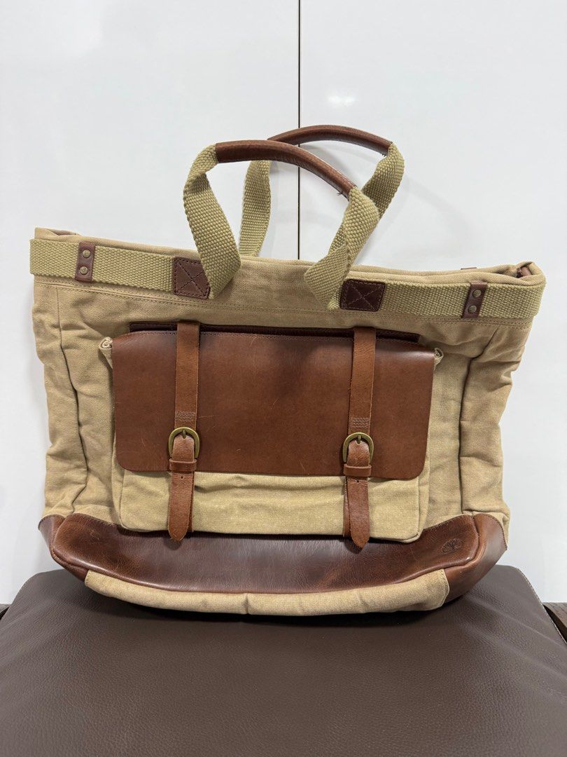 Timberland bag (Category: Shoulder Bags) located in Singapore. Submitted by climbingbricks (Listing ID 1347083708, Image 1). Description: Price negotiable .
