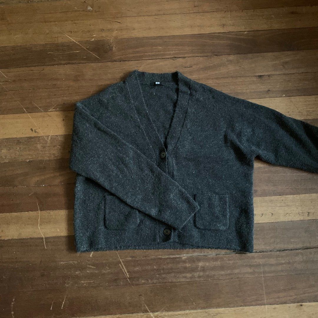 uniqlo souffle cardigan (Category: Coats, Jackets and Outerwear) located in Makati City. Submitted by simonvilla115 (Listing ID 1347130647, Image 1). Description: dimes 23x 24 Xl on tag no issue dm for more deets .