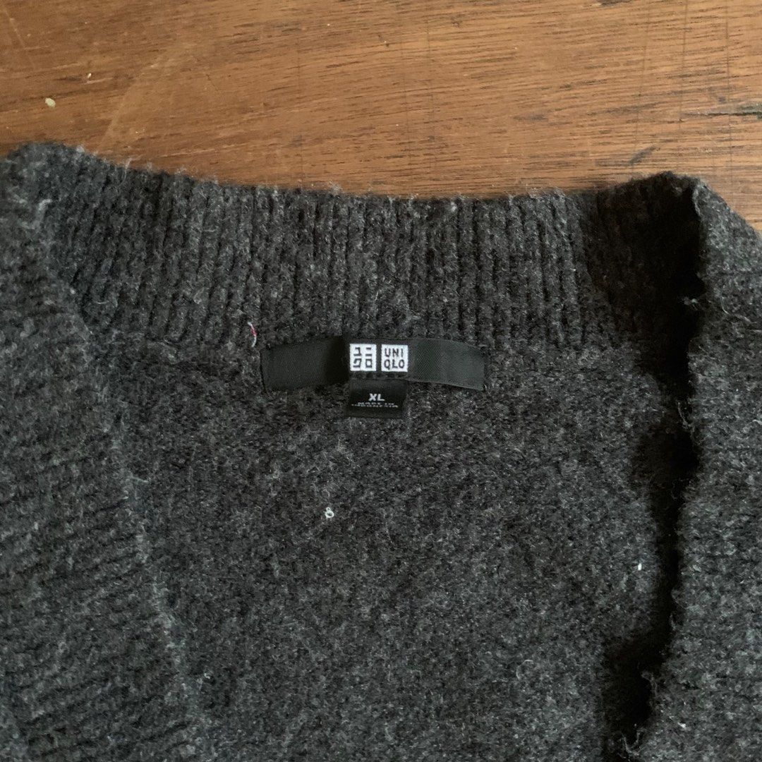 uniqlo souffle cardigan (Category: Coats, Jackets and Outerwear) located in Makati City. Submitted by simonvilla115 (Listing ID 1347130647, Image 2). Description: dimes 23x 24 Xl on tag no issue dm for more deets .