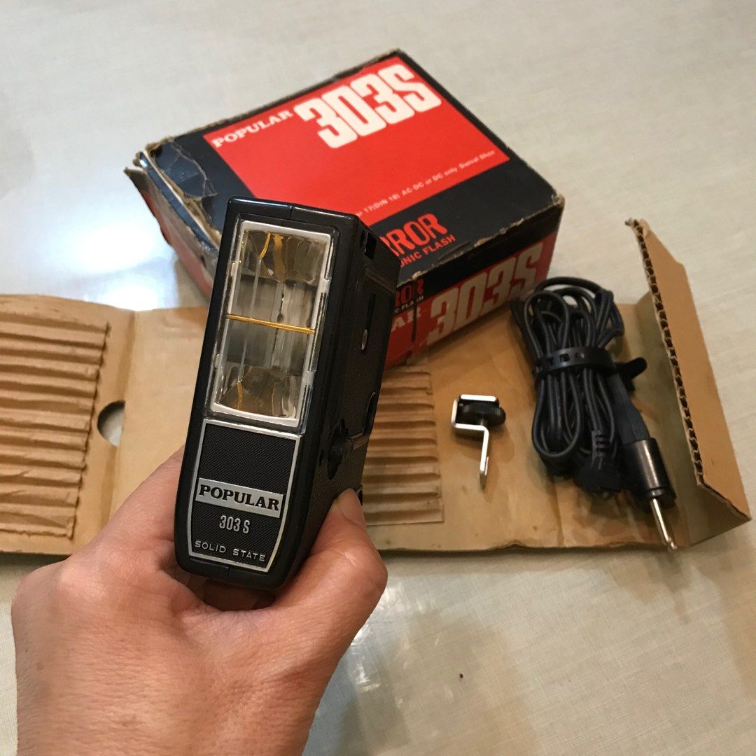 Vintage Popular 303S Solid State Electronic Camera Flash (Japan)62865820077443118