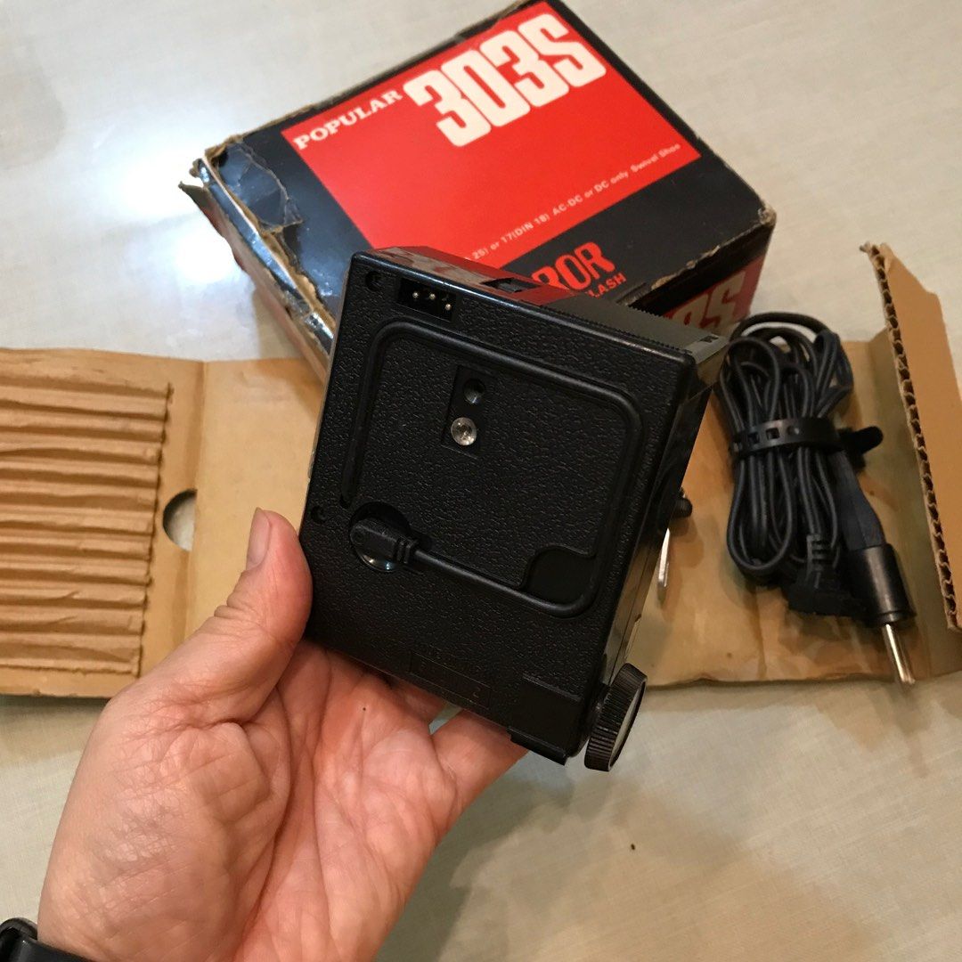 Vintage Popular 303S Solid State Electronic Camera Flash (Japan)62865820077443112