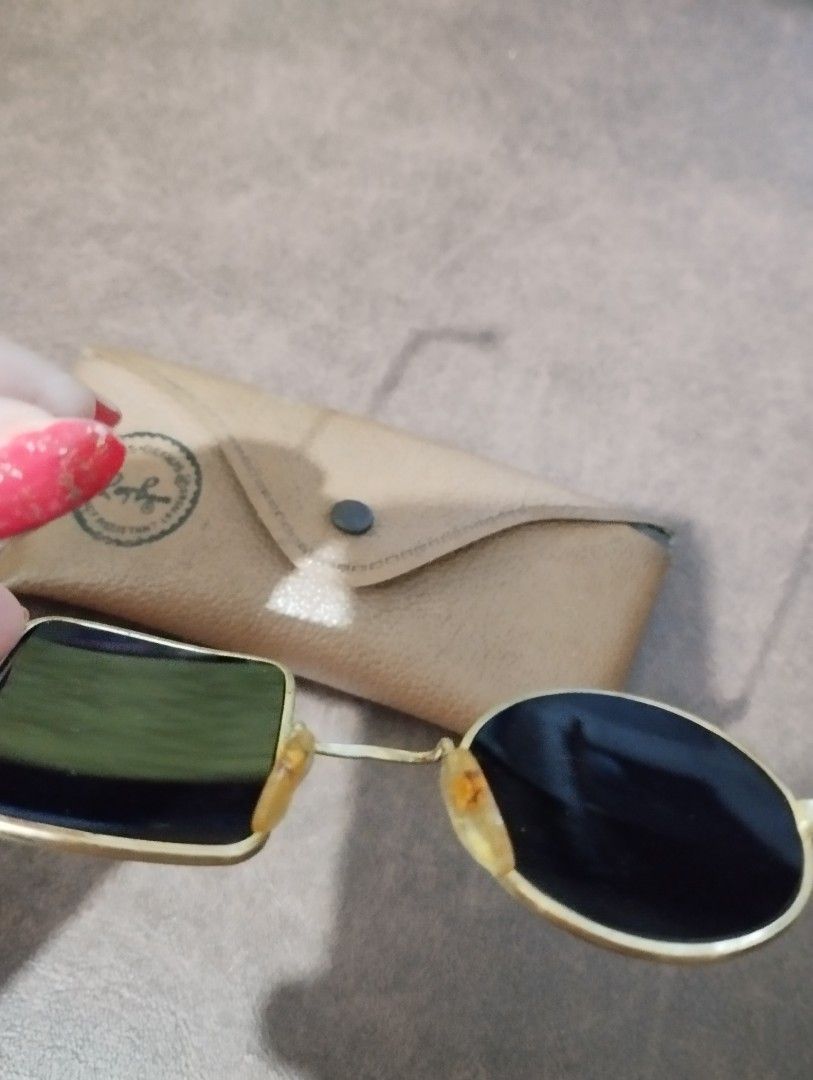 Vintage stylist shades (Category: Sunglasses & Eyewear) located in Mandaluyong City. Submitted by mona031 (Listing ID 1347180900, Image 1). Description: collectible items rare design unisex shades antique/vintage with case of rayband.