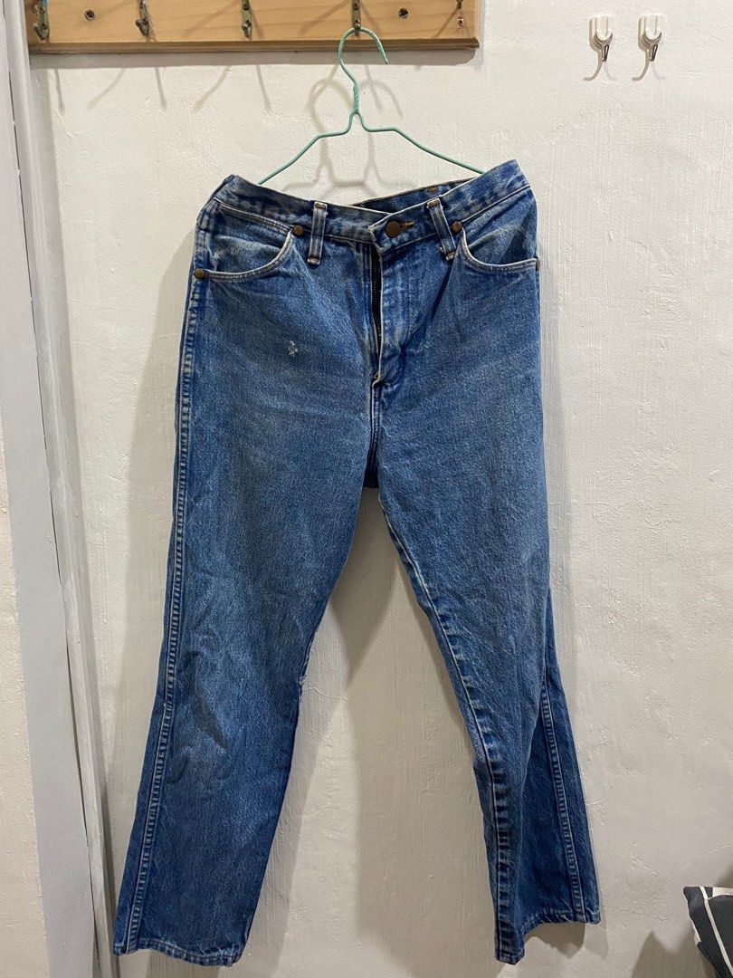 Vintage Wranglers Jeans (Category: Jeans) located in Legazpi City. Submitted by shopflorence (Listing ID 1347215935, Image 2). Description: Vintage and authentic fits waist 27-28 minor flaw seen in second pic.