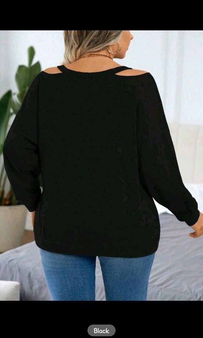 Shein Vneck design off shoulder sweatshirt (Category: Longsleeves) located in Marikina City. Submitted by alphanavy (Listing ID 1347160727, Image 3). Description: brandnew shein 2xL rfs. wrong size.😓.