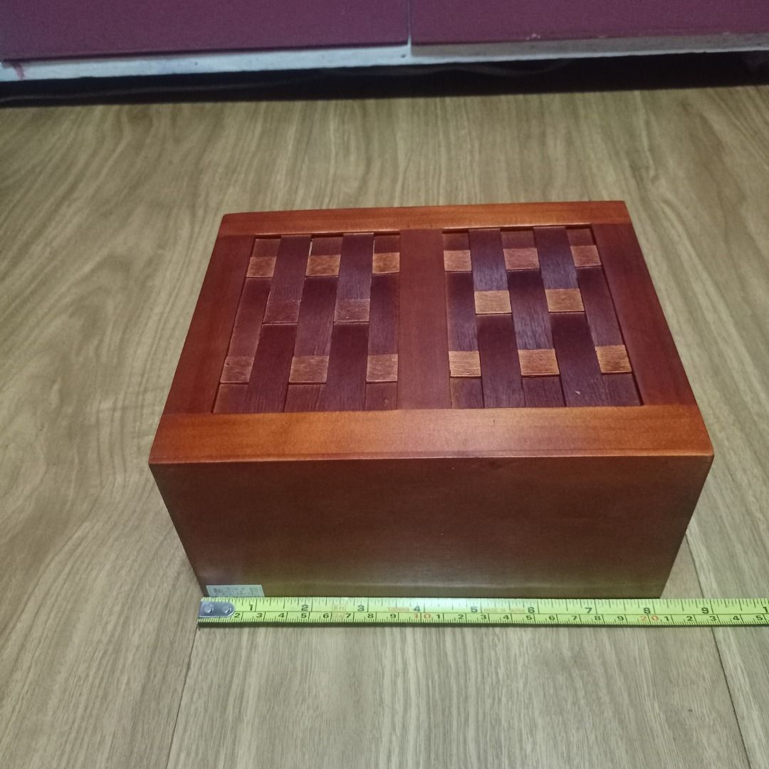 WINE SET (Category: Other Kitchenware & Tableware) located in Makati City. Submitted by nyxhemera26 (Listing ID 1347271837, Image 3). Description: WINE SET INCLUSIONS: 2 HAND BLOWN GLASS WOOD TRAY WOOD CARRIER.