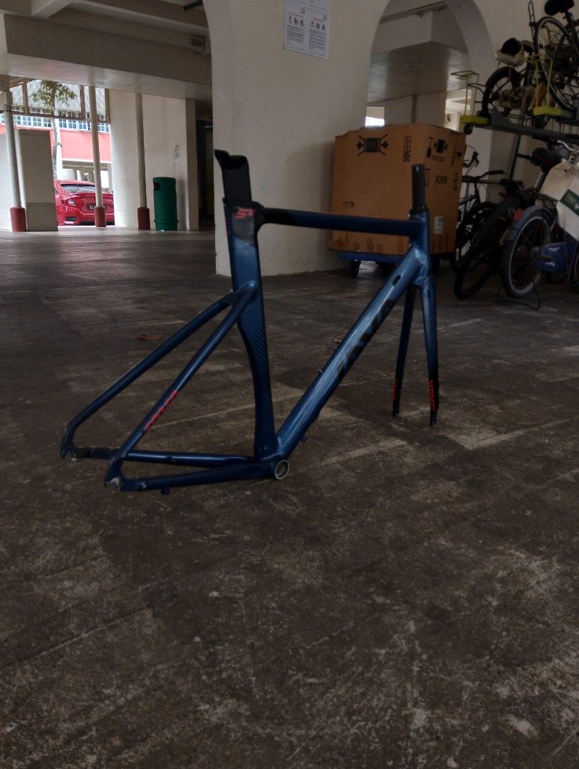 Wts java fs (Category: Parts & Accessories) located in Singapore. Submitted by botak_bro (Listing ID 1347157505, Image 3). Description: frame still new, still in good condition(9/10).