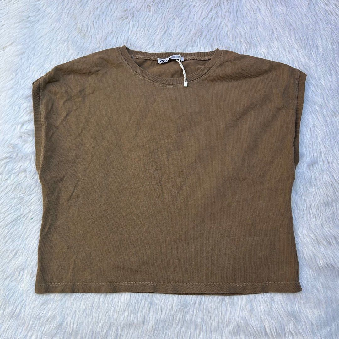 Zara Basic Shirt (Category: Shirts) located in Imus. Submitted by _luxclassix (Listing ID 1347252258, Image 2). Description: BNWOT - Brand new without tag Size: Small MOP: BPI & Gcash Shipping via J&T Express starts at 75 Lalamove - dame day delivery.