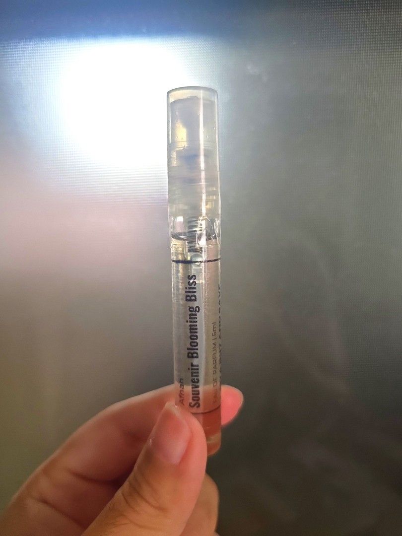5mL Souvenir Blooming Bliss - Afnan (Category: Fragrance & Deodorants) located in Manila. Submitted by ptsyr (Listing ID 1347301243, Image 2). Description: Very good dupe for Vanilla Powder by Matiere Premiere Note: - Only sprayed once - Kept in a cool, dry cabinet.