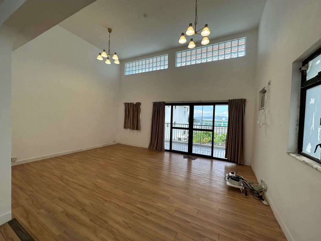 For rent or sale, quiet environment, luxury living, beloved by drivers.63438578985475111