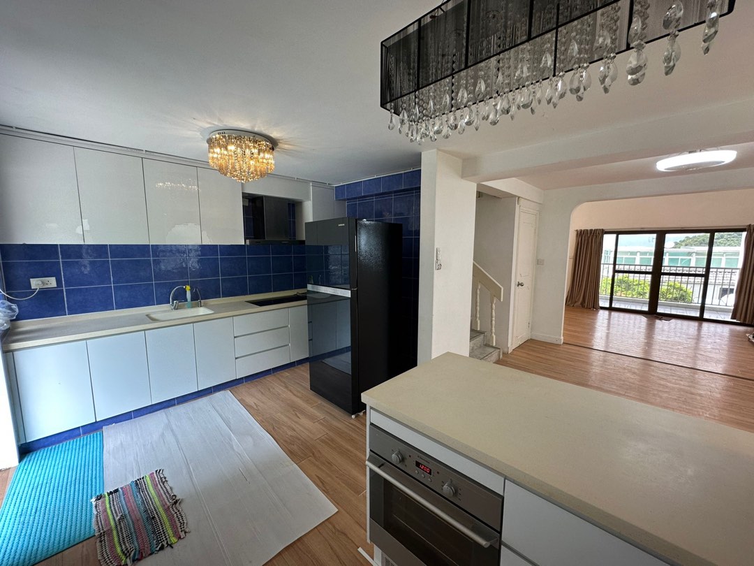 For rent or sale, quiet environment, luxury living, beloved by drivers.63438578985475112