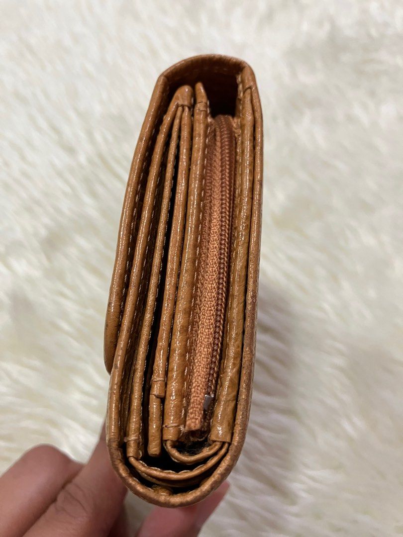 Arnold Palmer Vintage Wallet (Category: Wallets & Card holders) located in San Pablo. Submitted by so.n.o (Listing ID 1347310677, Image 2). Description: ✦JAPAN ITEMS✦ ❥Normal sign of use,aging and storage ❥Kindly please check all the pictures and details to see the condition of the item. ♥︎ZOOM IN IF NECESSARY♥︎ ❥All items are in good condition, no flaws unless it was stated. ❥Due to light and different monitor effect color may have slightly diff