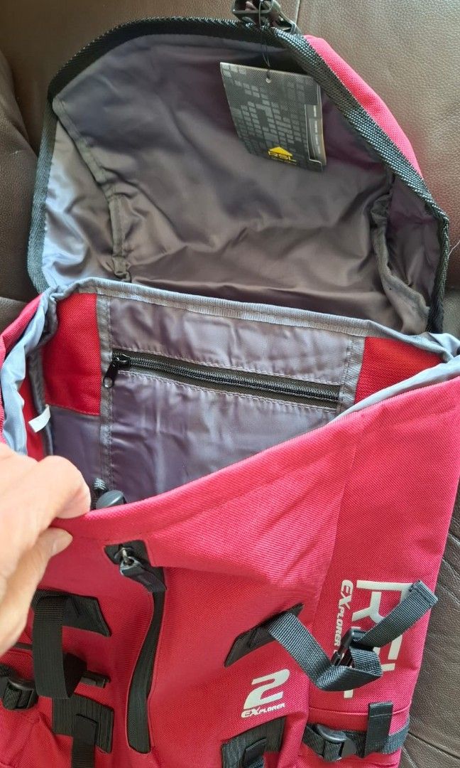 Backpack （分類：背包）位於 Hong Kong。 由 larry.lam 提交（商品編號 1347428995，圖片 3）。簡介： RSL 背囊，EXPLORER 2，紅色，另有黑色，全新未用過，特平出讓。