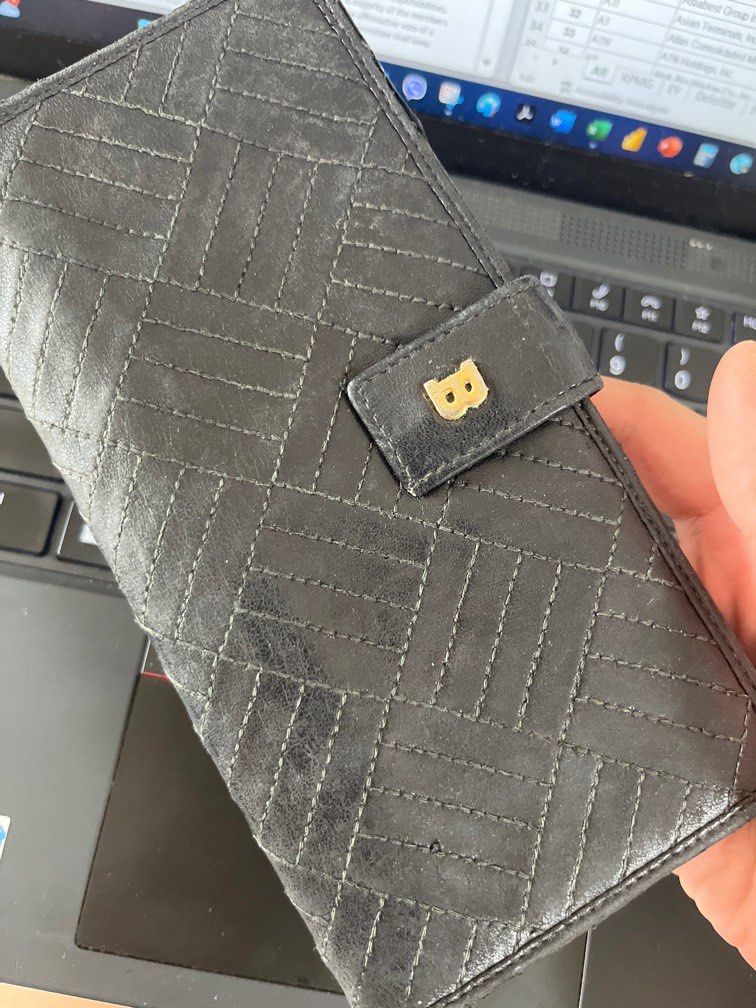 Bally Wallet (Category: Luxury Bags & Wallets) located in Manila. Submitted by books_forsalee (Listing ID 1347302392, Image 1). Description: .