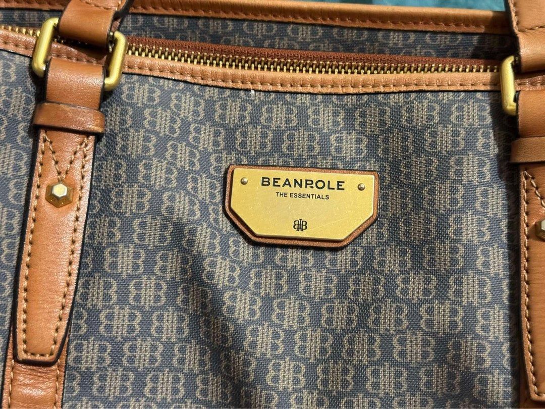 Beanpole Tote Bag (Category: Luxury Bags & Wallets) located in Dagupan City. Submitted by fonsomatthy (Listing ID 1347411913, Image 3). Description: ‼️ FOR SALE ‼️ Vintage Beanpole Tote Bag 👉🏻 May konting color transfer lang sa leather part sa baba as seen sa picture. Matatanggal naman or pwede mo ipakulay pero hindi naman halata on everyday use. RFS: Di na nagagamit ‼️ Can reduce price for sure buyer ‼️ 🧾 MOP will be Gcash 🚚 MOD will be JNT 