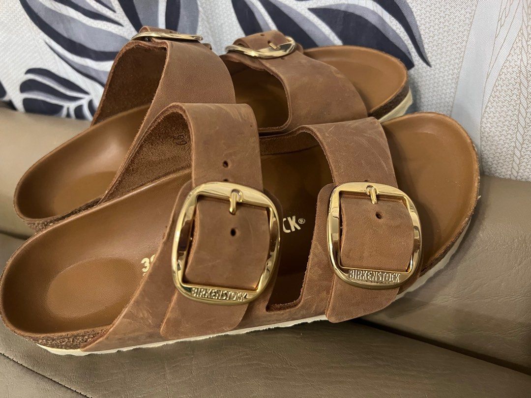 Birkenstocks bigbuckle oiled leather (Category: Slippers and slides) located in Manila. Submitted by lean14 (Listing ID 1347403167, Image 2). Description: Last price posted! No haggling Used once lang sa church to and malaki sakin 🥲 Need to buy size 38 .. 5,500 bili ko diyan kaya wala na pong tawad.. with box.