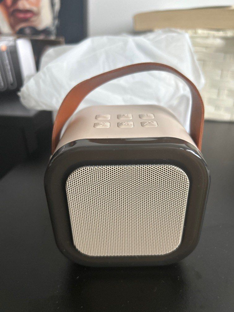 Bluetooth Speaker with Microphone63612119467777112
