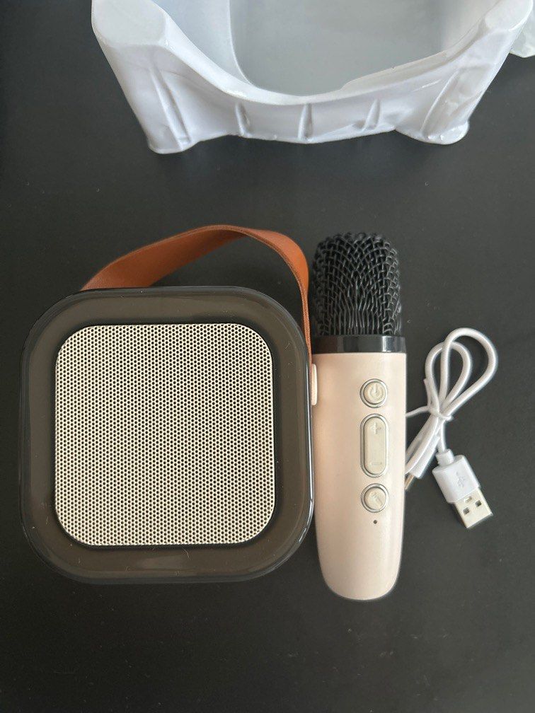 Bluetooth Speaker with Microphone63612119467777114