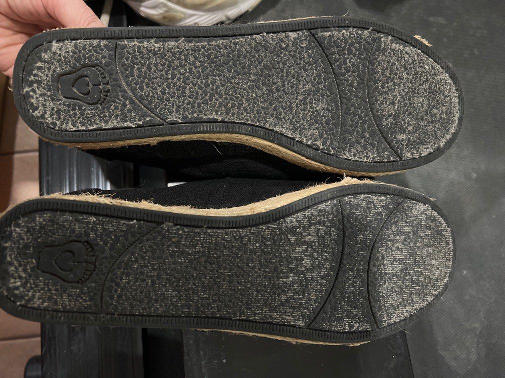 Bobs from Skechers memory foam shoes (Category: Sneakers) located in Quezon City. Submitted by whatever_88 (Listing ID 1347416771, Image 3). Description: Bobs from sketchers soft and comfy senior friendly shoes .