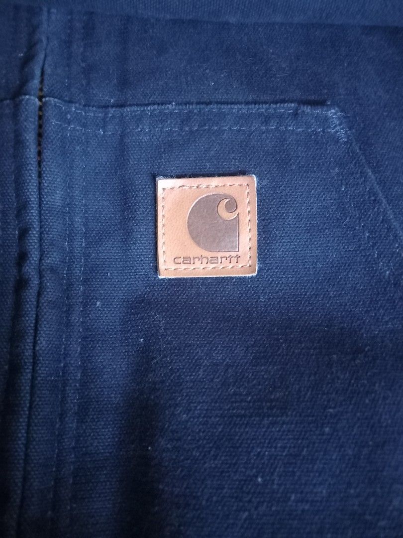 Carhartt J130 active jacket (Category: Activewear) located in Manila. Submitted by amanteelvi89362 (Listing ID 1347395057, Image 2). Description: carhartt j130 active jacket sandstone navy blue color 10 10 no issue dimes 24W X 27L.