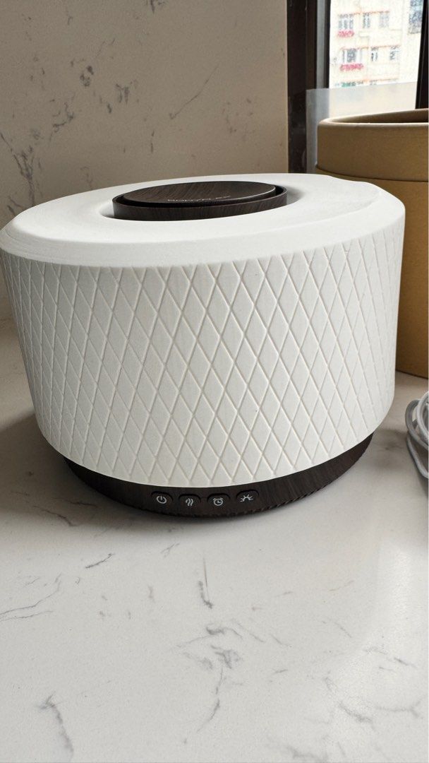 Ceramic Bluetooth Speaker Diffuser （分類：家居香薰）位於 Hong Kong。 由 hellokatie123 提交（商品編號 1347320684，圖片 2）。簡介： NEW BodyFlex Ceramic Bluetooth Speaker DIFFUSER More info relating to the product can be found in here https://www.yohohongkong.com/en-us/product/161434-BodyFlex-Ceramic-Bluetooth-Speaker-DIFFUSER?srsltid=AfmBOooTdVOhuy7Mdxg9TUcUHxWwxfCSKly1bki-pCtI2AoSwOd_oOBj 。
