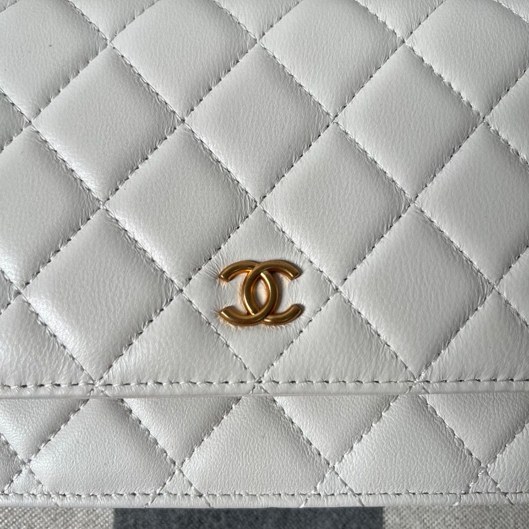 Chanel Wallet on Chain WOC White Bag (Category: Luxury Bags & Wallets) located in Antipolo. Submitted by chanchimj (Listing ID 1328157702, Image 2). Description: .
